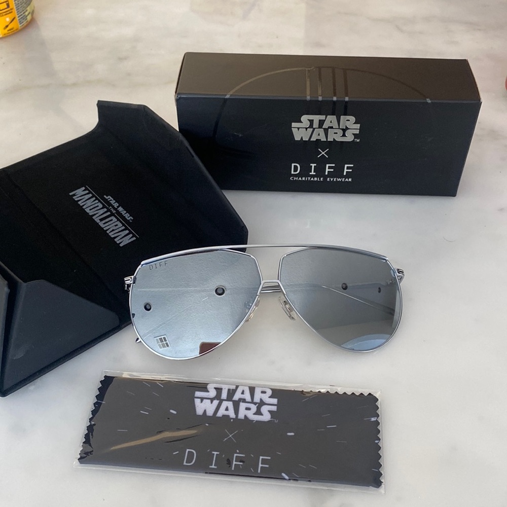 Star Wars X DIFF Mandalorian Sunglasses NEW Razor Crest Grey Silver Mirror